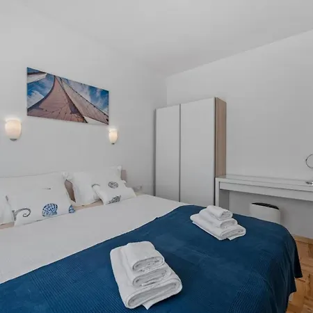 Two Bedroom With Terrace And Sea View Adriatica * Grebaštica