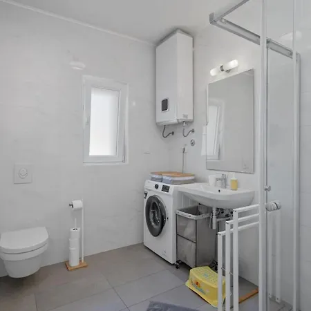 Appartement Two Bedroom With Terrace And Sea View Adriatica Grebaštica