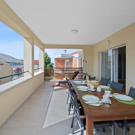 Two Bedroom With Terrace And Sea View Adriatica Grebastica