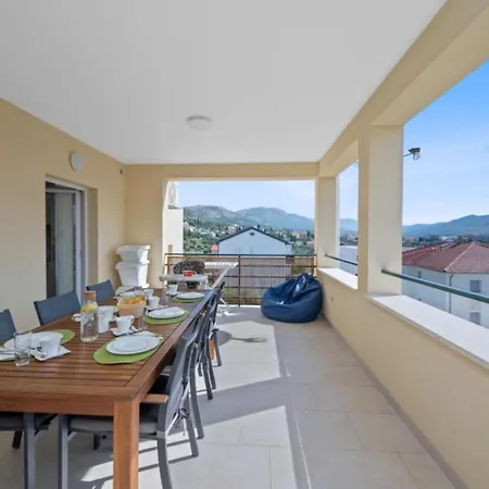 Daire Two Bedroom With Terrace And Sea View Adriatica