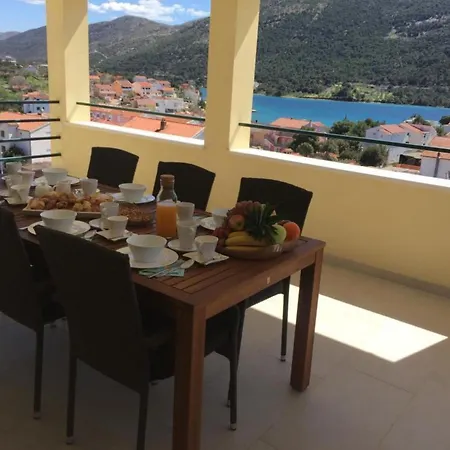 Two Bedroom With Terrace And Sea View Adriatica Apartment *