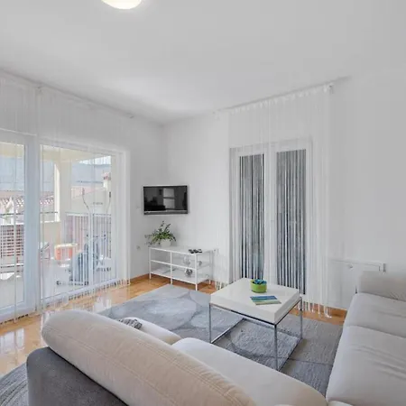 Two Bedroom With Terrace And Sea View Adriatica Appartement *