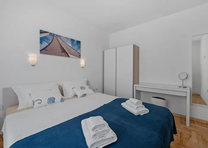 Two Bedroom With Terrace And Sea View Adriatica * Grebaštica