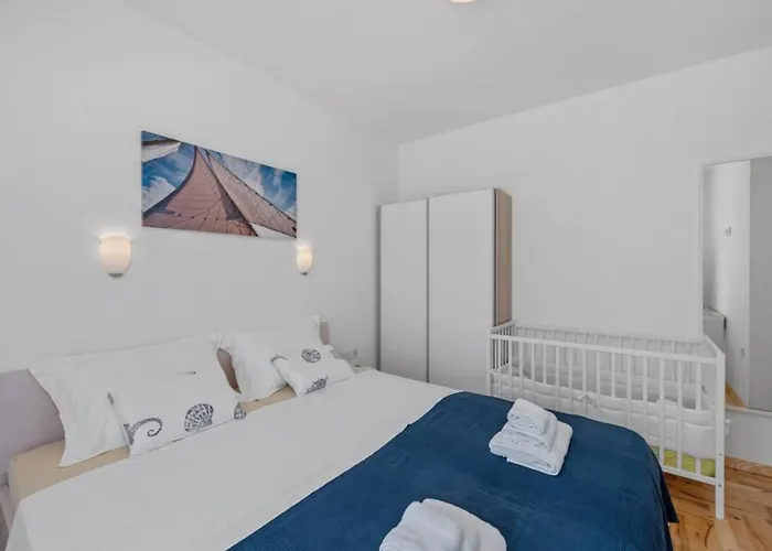 Two Bedroom With Terrace And Sea View Adriatica Grebaštica