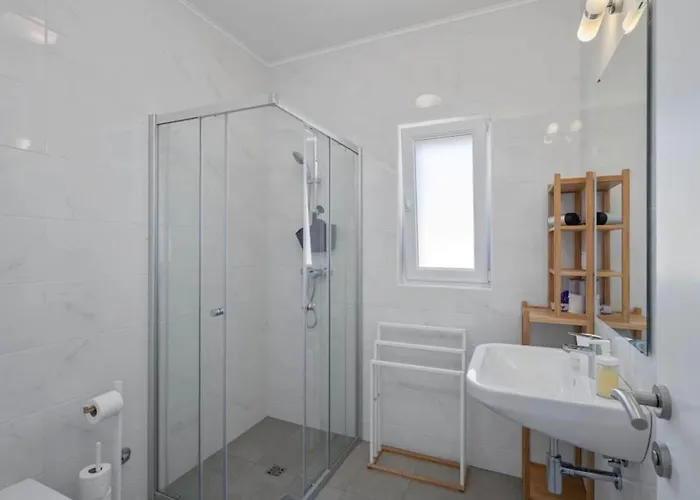 Two Bedroom With Terrace And Sea View Adriatica Daire