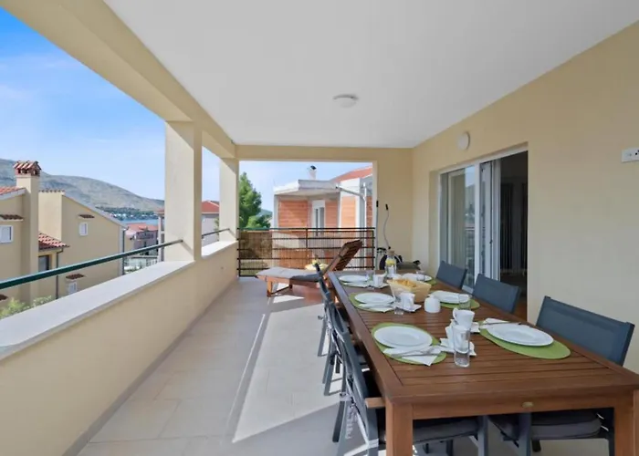 Two Bedroom With Terrace And Sea View Adriatica Grebaštica