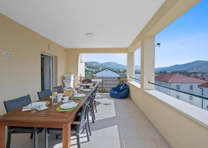 Daire Two Bedroom With Terrace And Sea View Adriatica