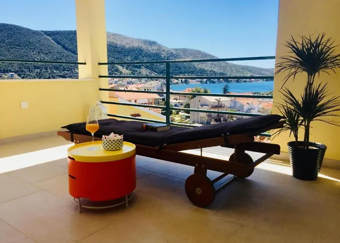 Daire Two Bedroom With Terrace And Sea View Adriatica