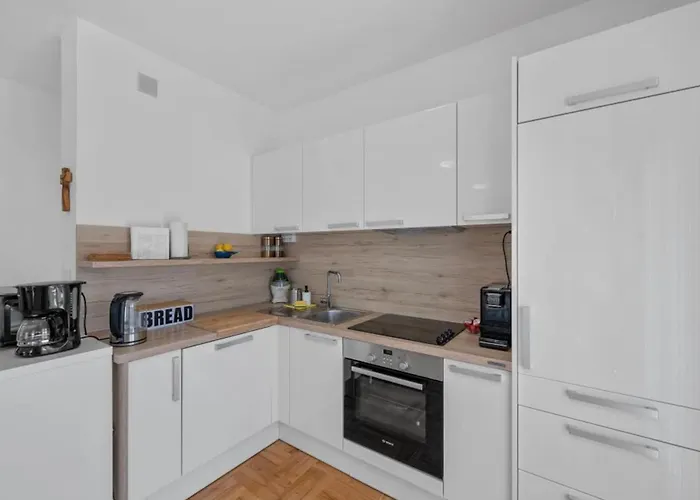 Two Bedroom With Terrace And Sea View Adriatica דירה *